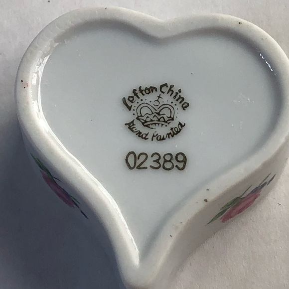 Vintage Lefton Bone China with hand painted roses trinket box prestine condition - Picture 6 of 10